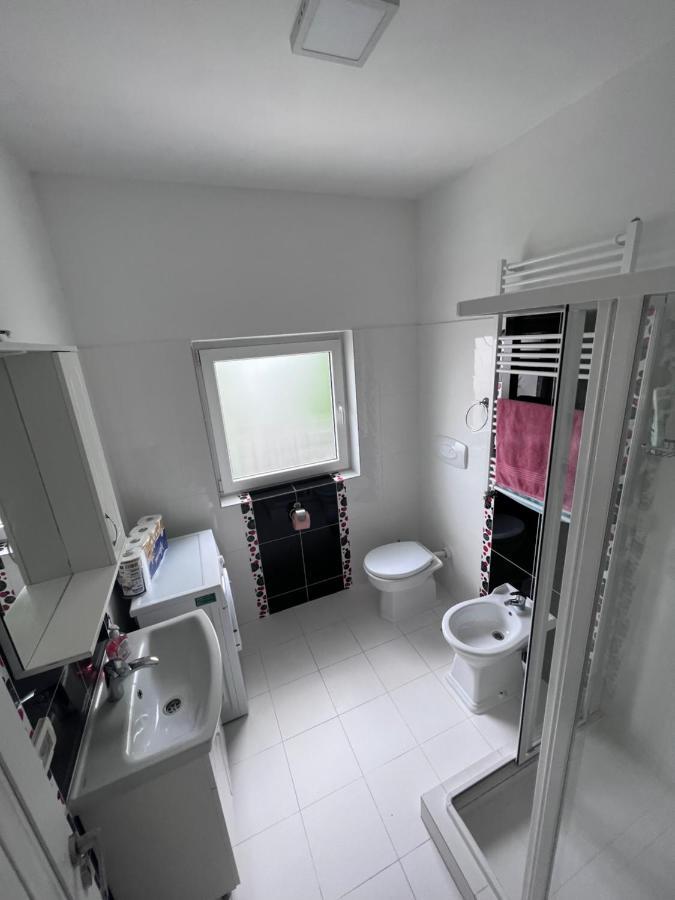Nesta Apartament Lägenhet Fălticeni Exteriör bild