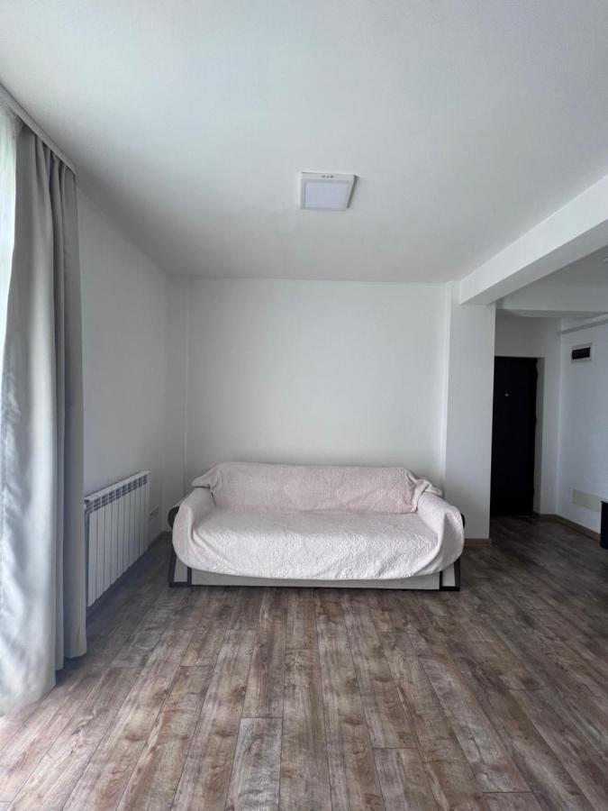 Nesta Apartament Lägenhet Fălticeni Exteriör bild